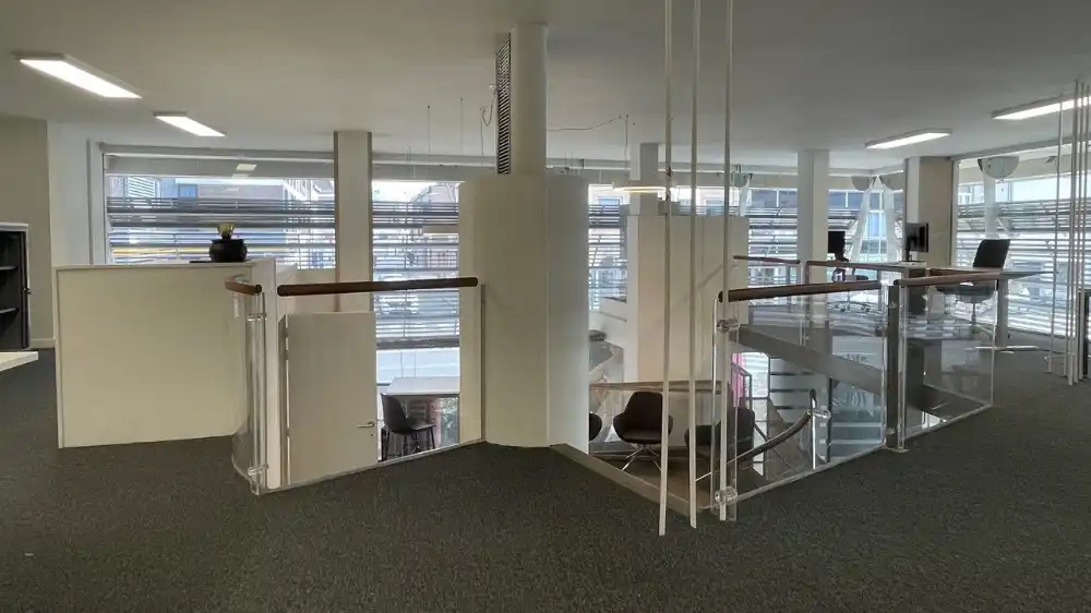 Instapklaar en polyvalent handelspand/kantoor te huur op TOPLOCATIE foto 23