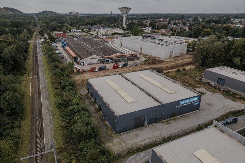 Veelzijdig industriehal van 1.280 m² op een perceel van 33a71ca. foto 5