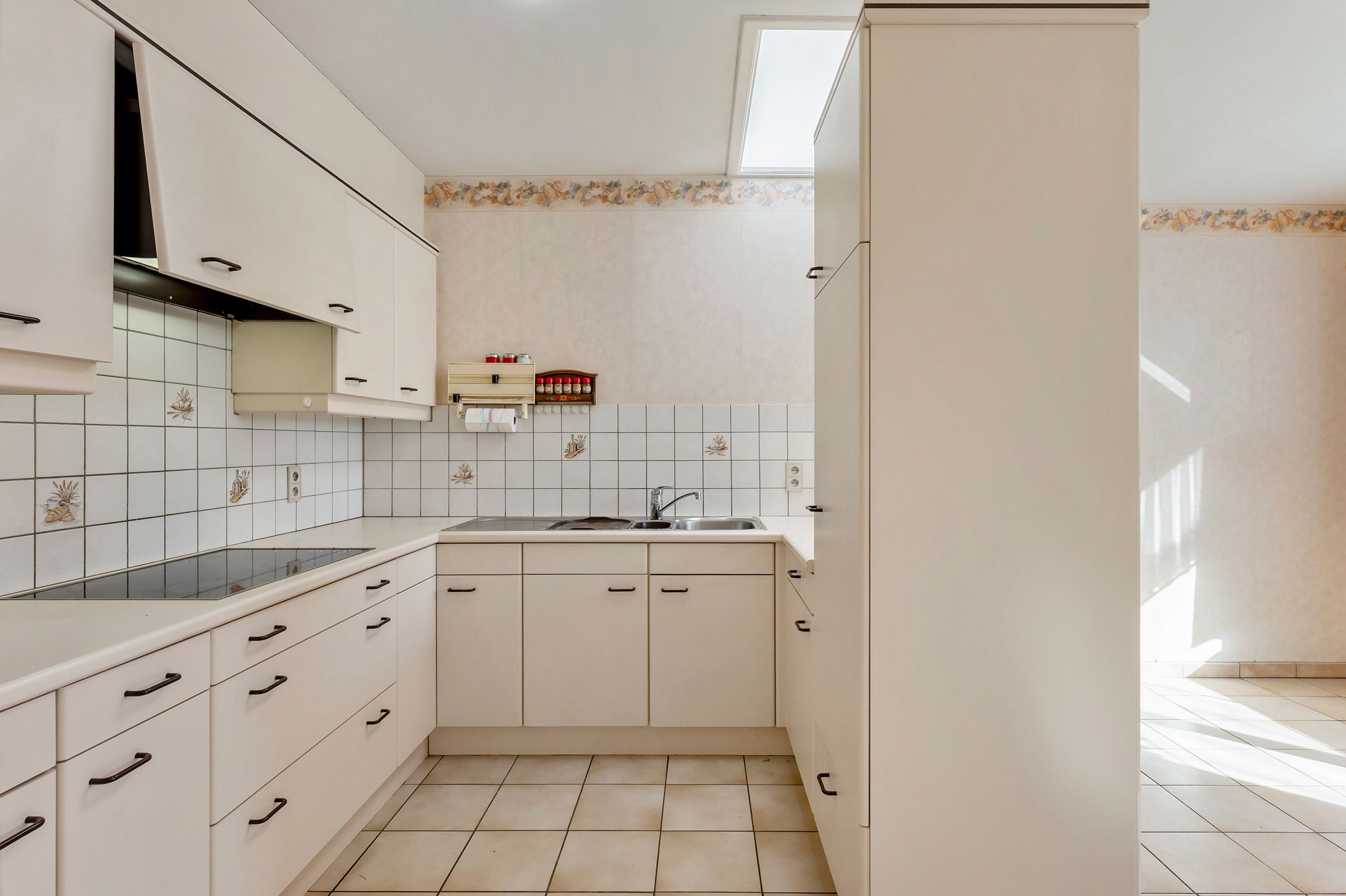 Te renoveren villa op toplocatie met veel potentieel! foto 3
