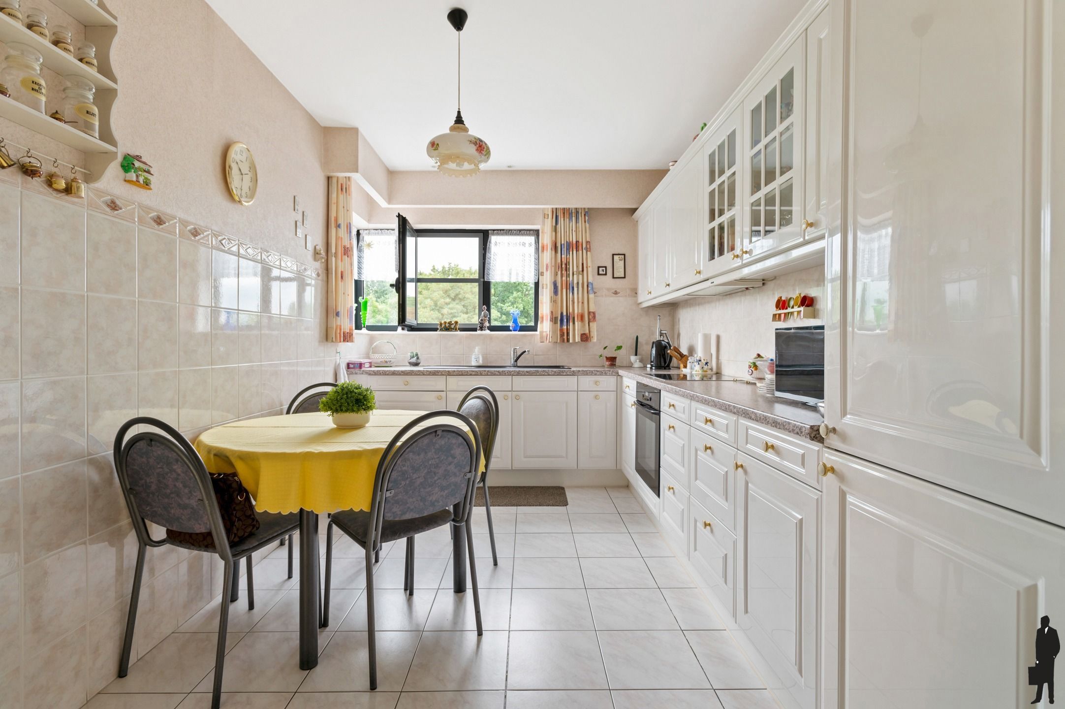 Ruim 3 slaapkamer appartement met 2 terrassen. foto 3
