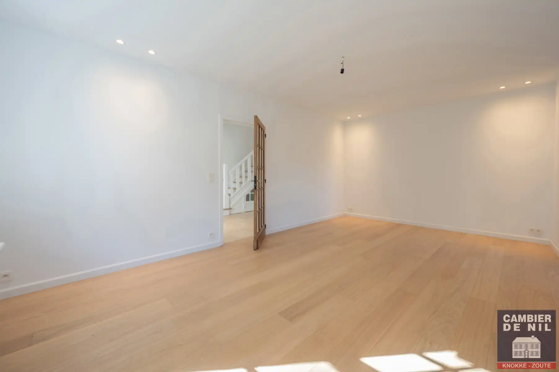 Gerenoveerde, ongemeubelde koppelvilla met zuidgerichte tuin palend aan de golf - Zoute foto 10