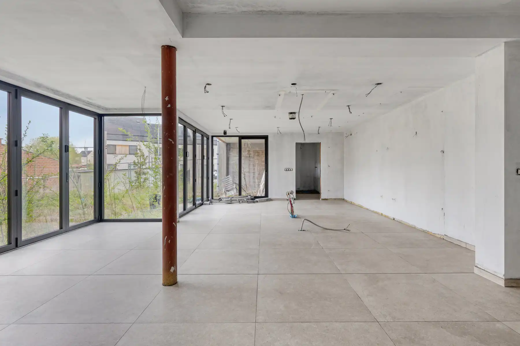 Ruime verder af te werken 2-gevel met 4 slaapkamers foto 10