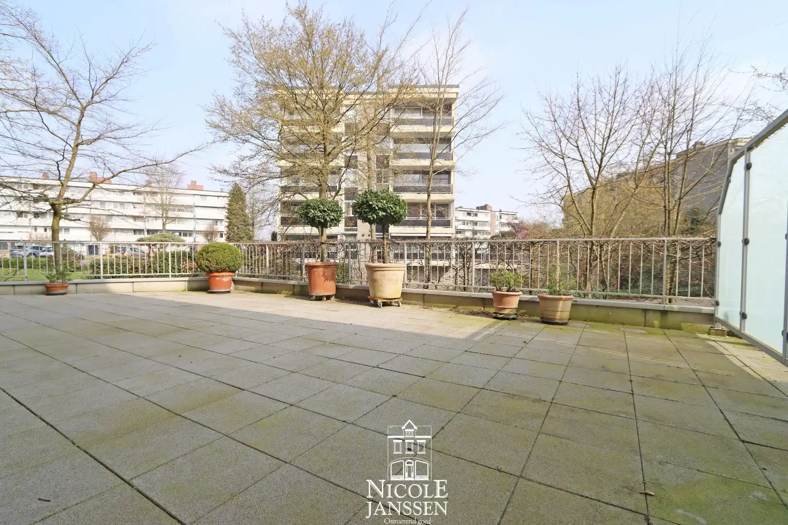 Gelijkvloers appartement met twee slaapkamers en twee badkamers  foto 20