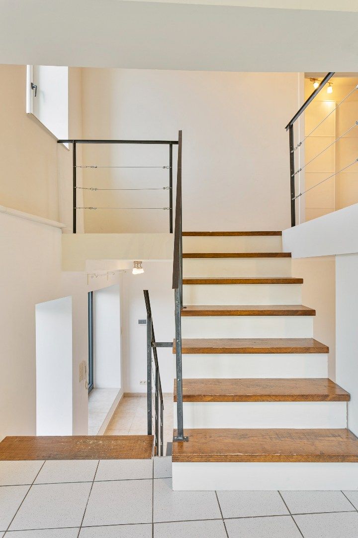 Ruim en zonnig appartement met terras + privé staanplaats foto 5