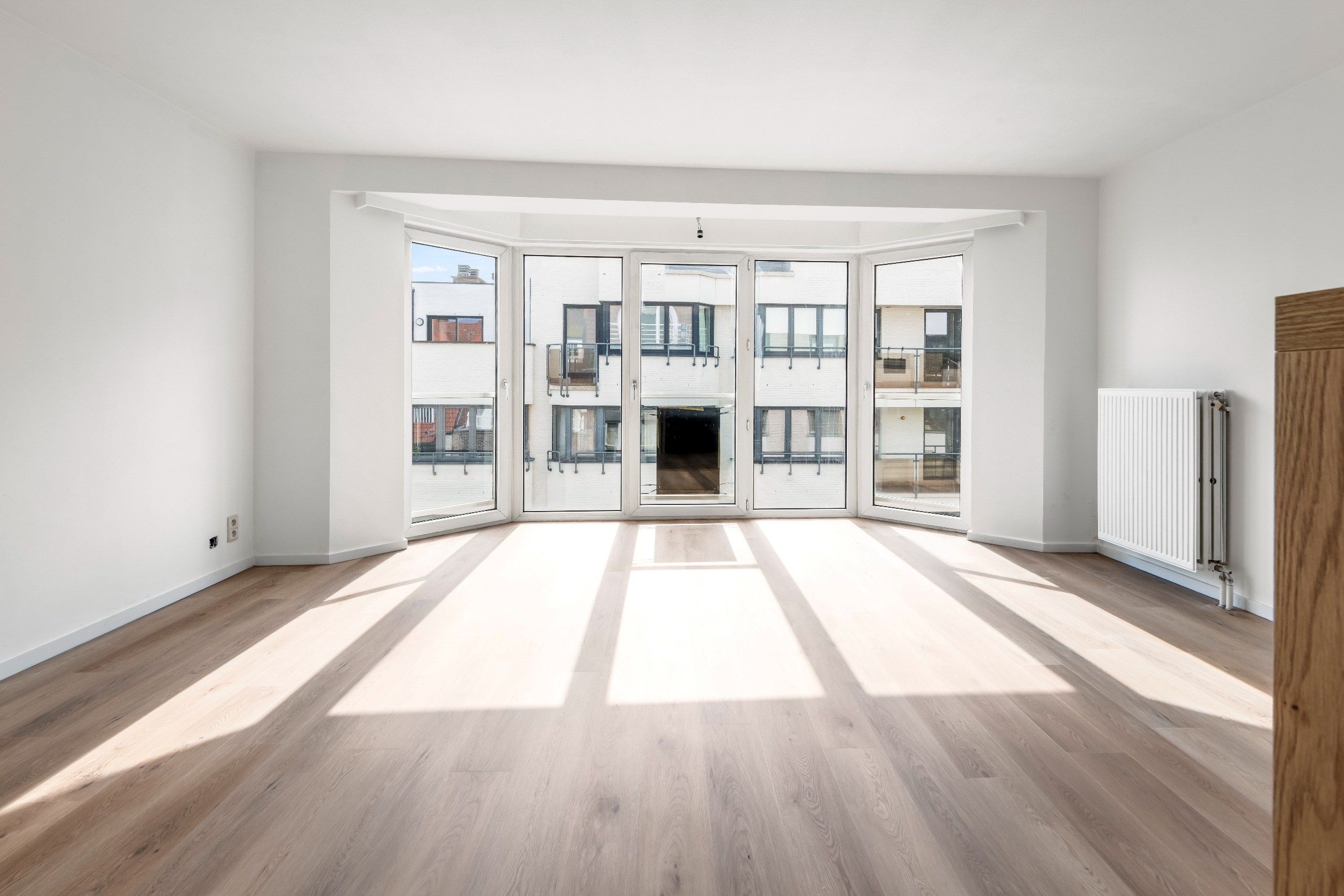 Gezellig appartement in een kleine residentie centraal gelegen vlakbij de winkels van de Lippenslaan. foto 3