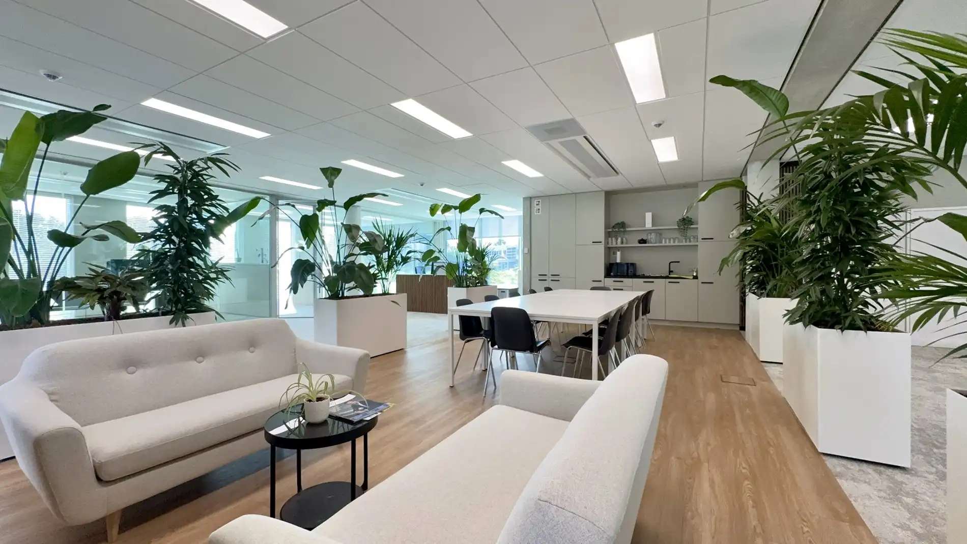 Energiezuinige kantoren te huur in Office Park aan E17 te Lokeren foto 4