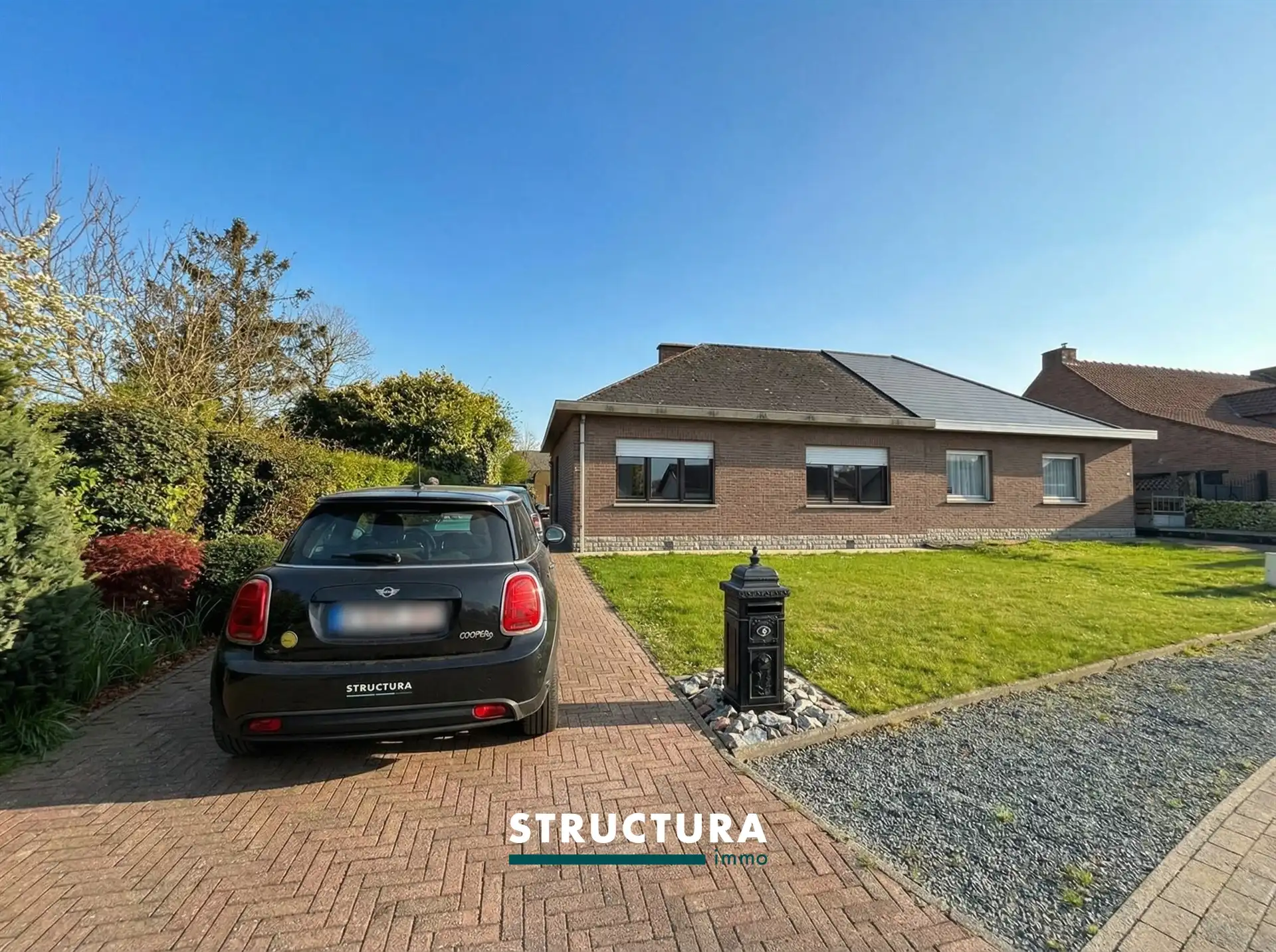 Woning met garage en ruime zolder foto {{pictureIndex}}