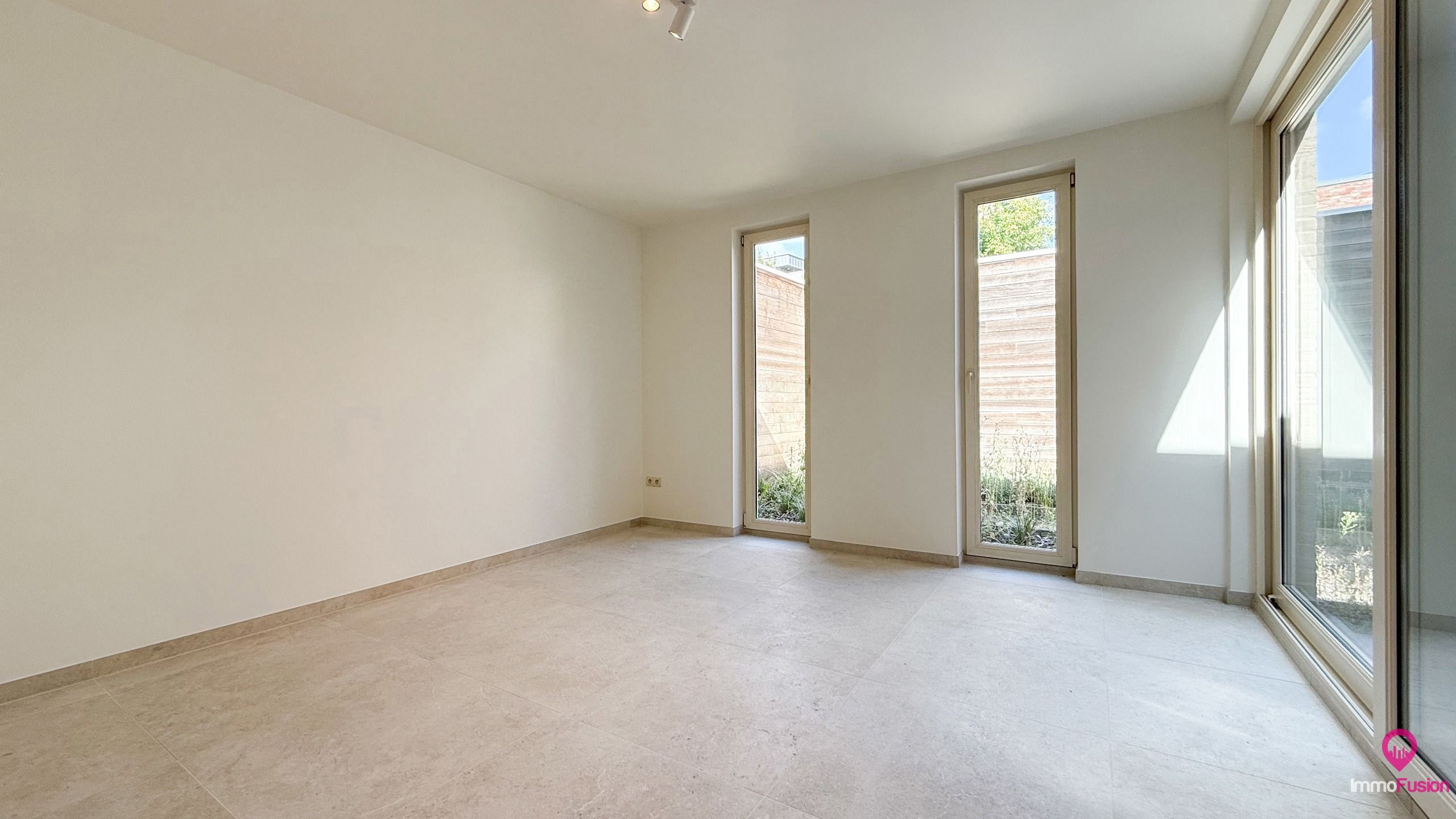 Ruim gelijkvloers appartement met tuin & garage in Beringen! foto 5