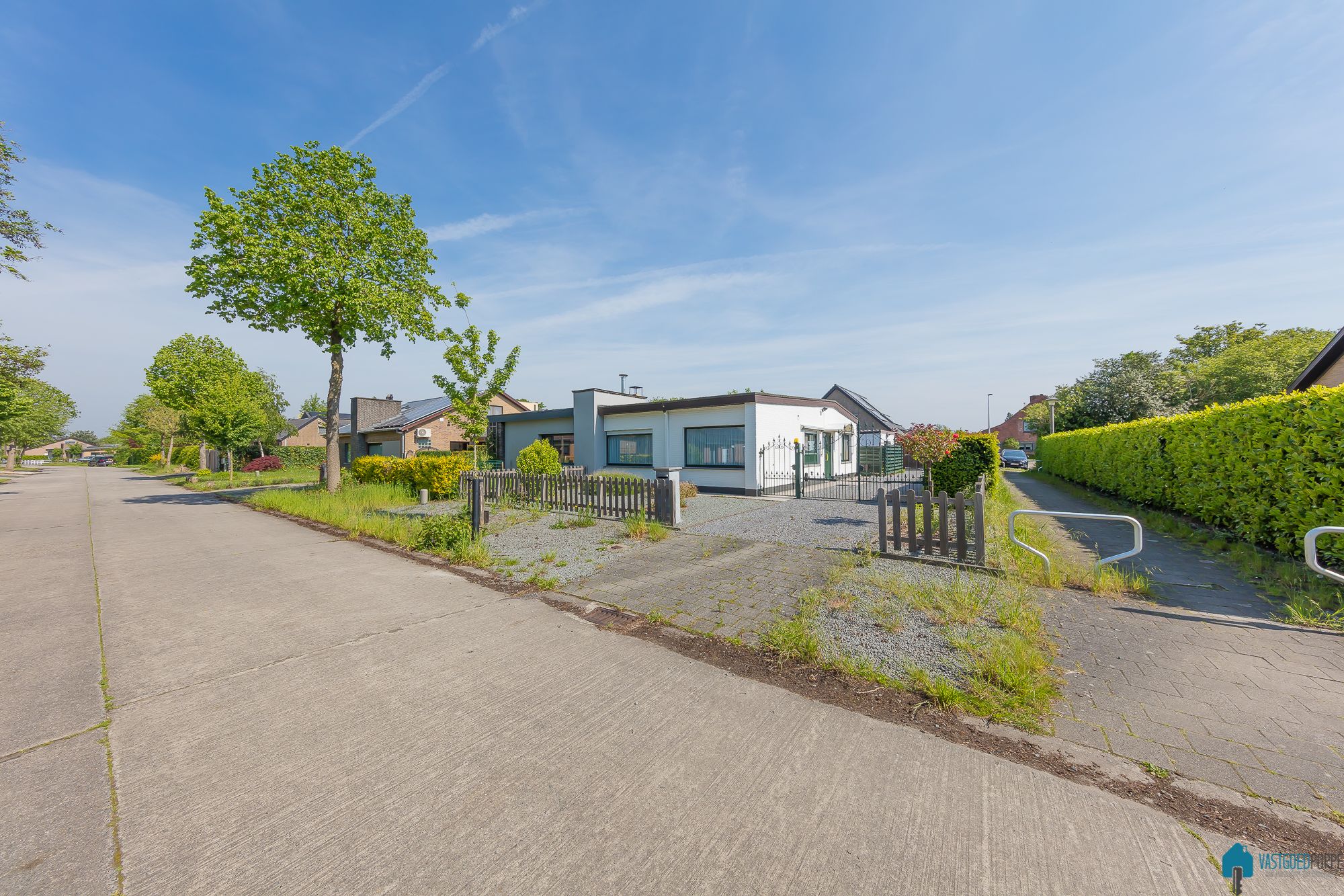 Rustig gelegen bungalow met tuintje en garage foto 3