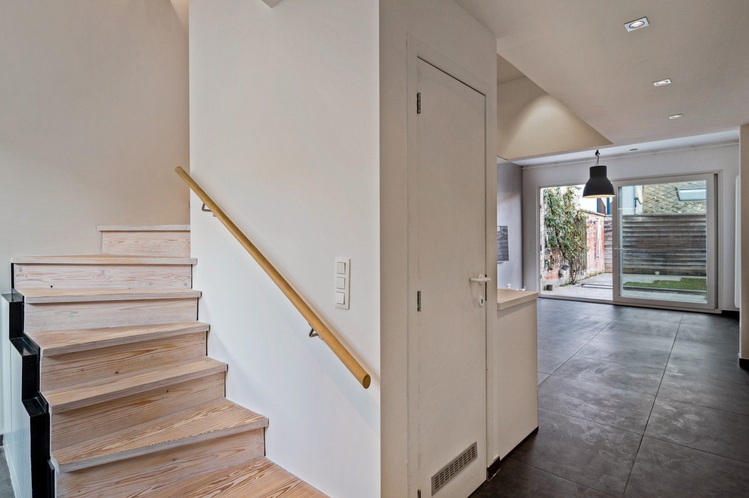 Instapklare woning met 2 slaapkamers en tuin te Lier! foto 2