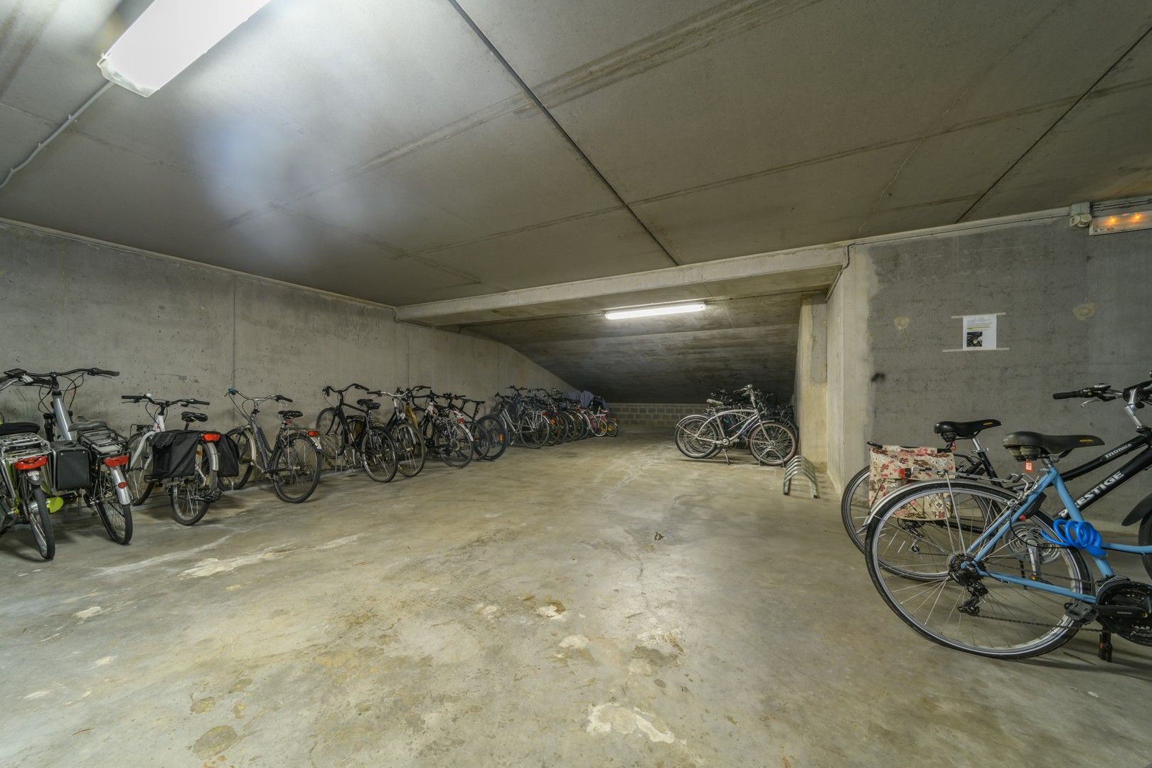 Instapklaar 2-slaapkamer appartement foto 17