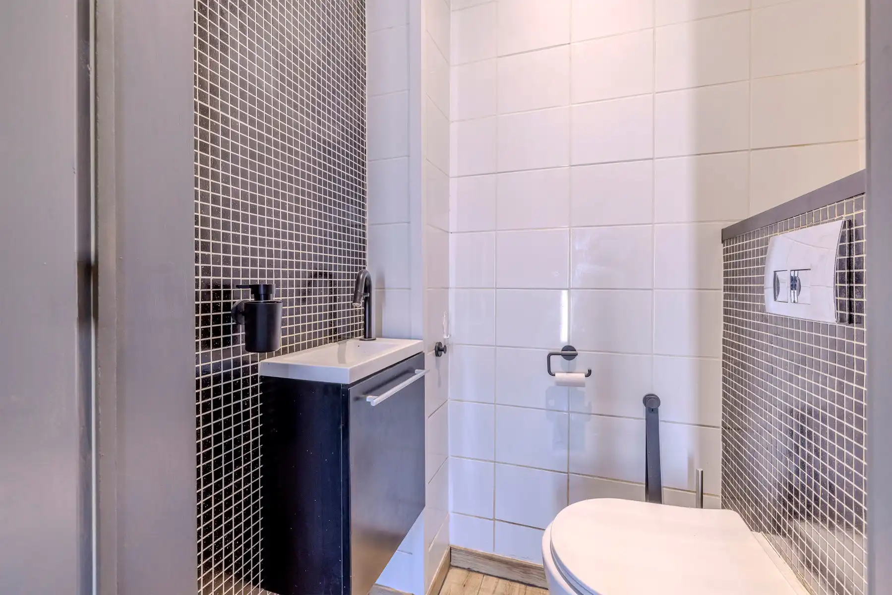 Deels gerenoveerde HOB op een grond van meer 689m² foto 4