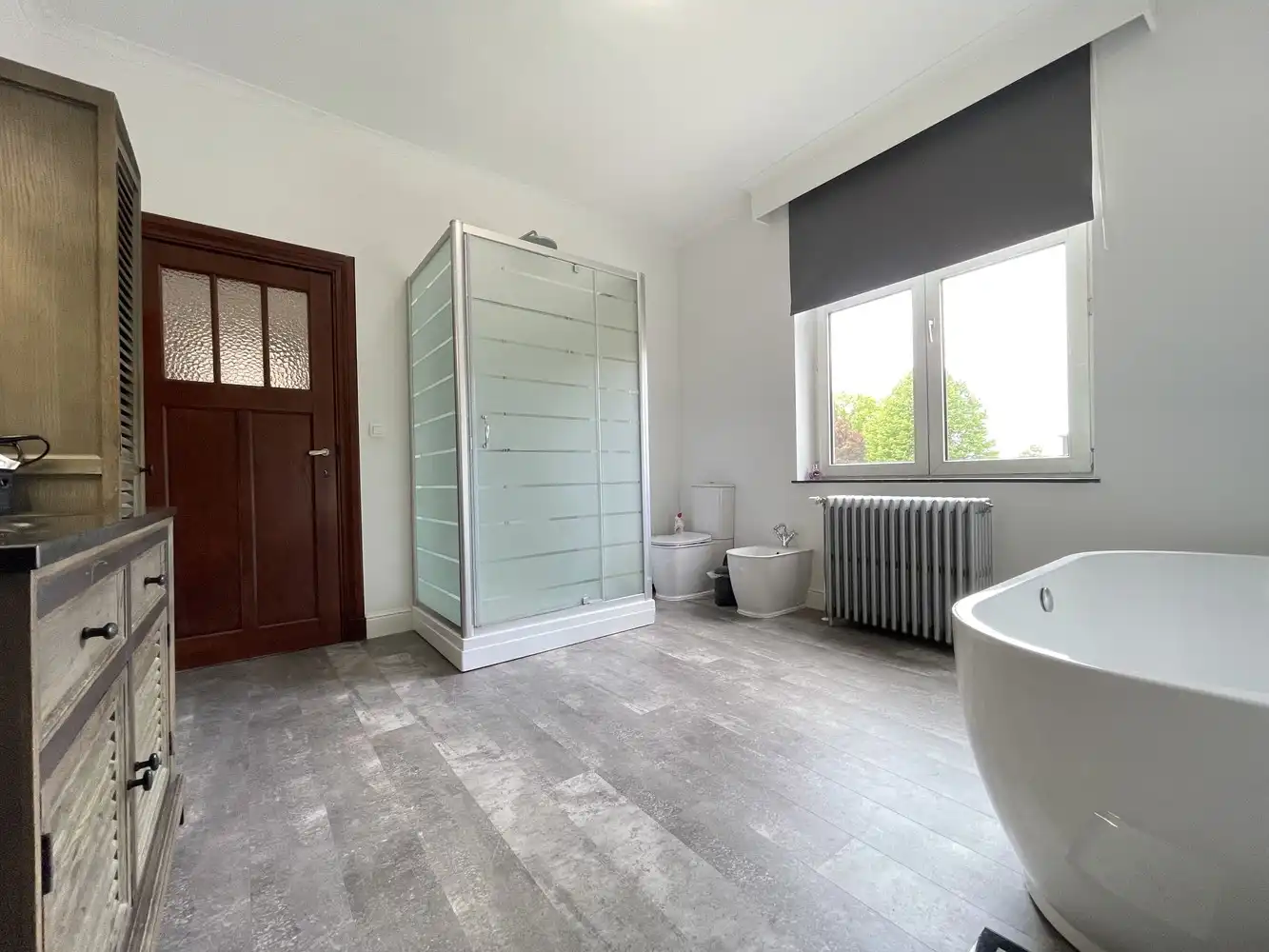 Unieke gerenoveerde woning met 5 slaapkamers en bureau foto 23