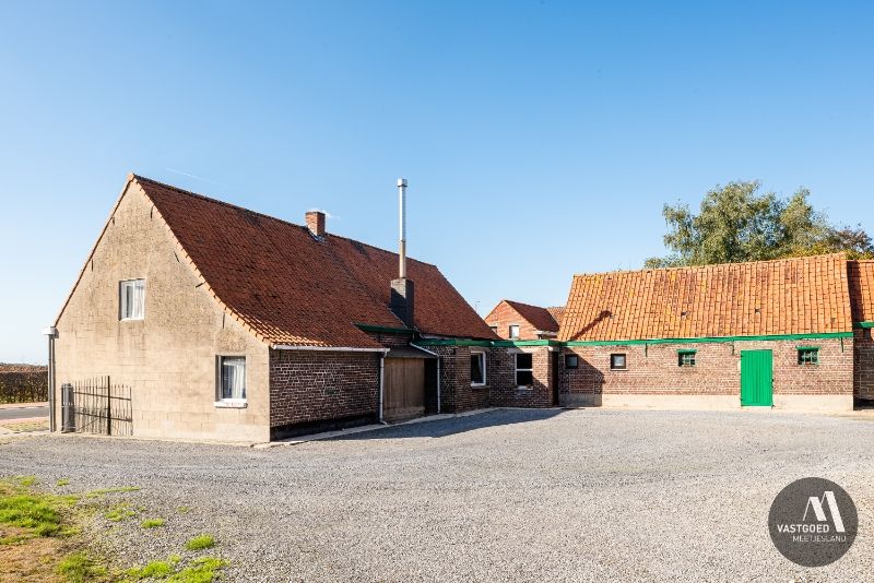 Hoeve & bouwgrond & weide & stallingen...op 2.2 hectare foto 11