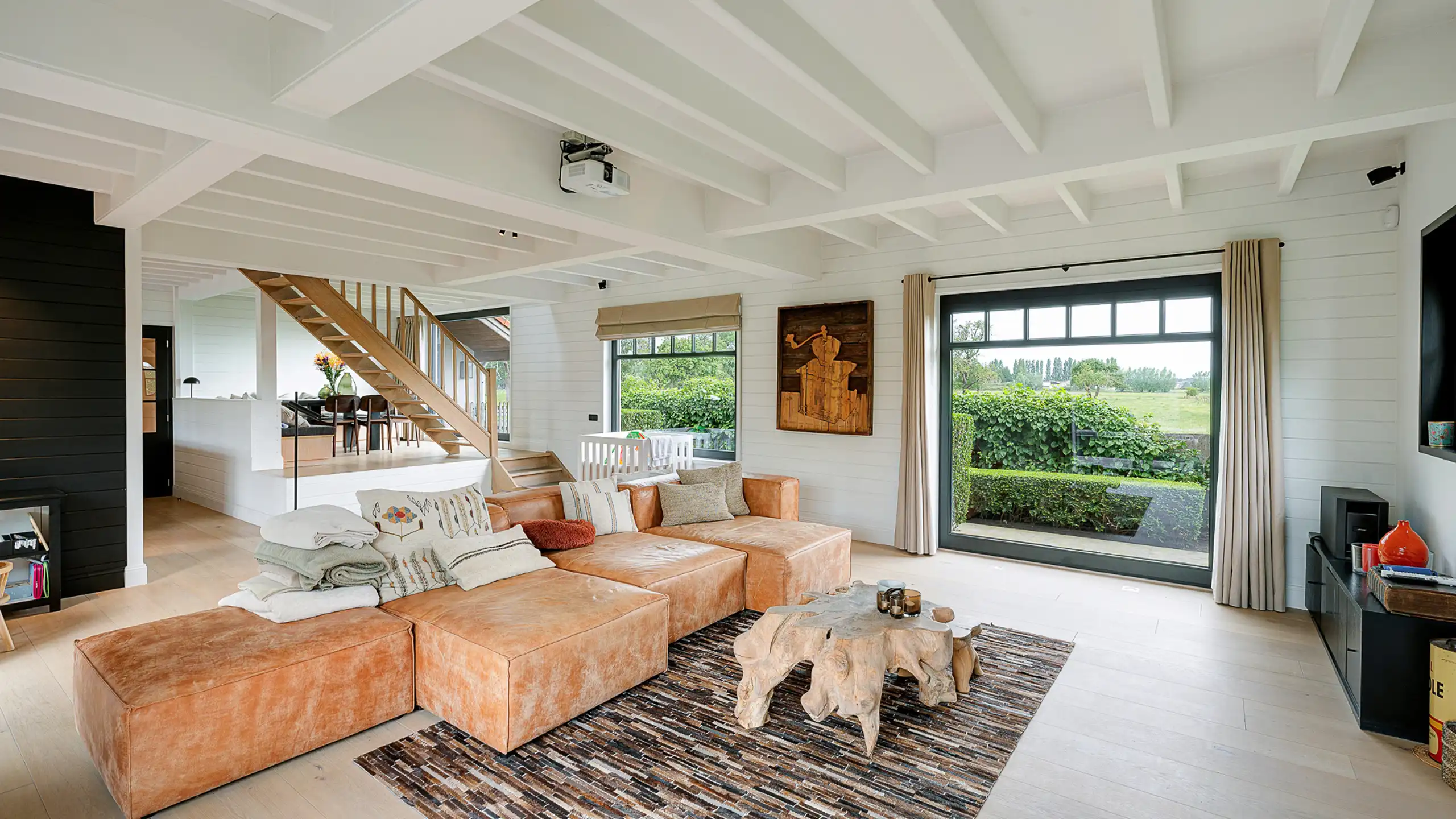 Exclusieve villa met zwembad en panoramisch polderzicht foto 4