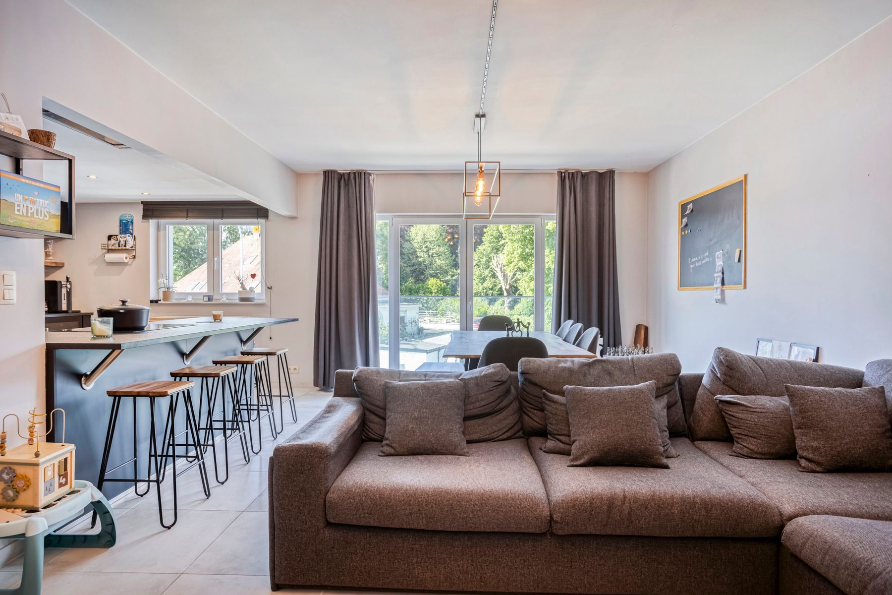 Gerenoveerd 2-slaapkamer appartement op centrale ligging foto 3