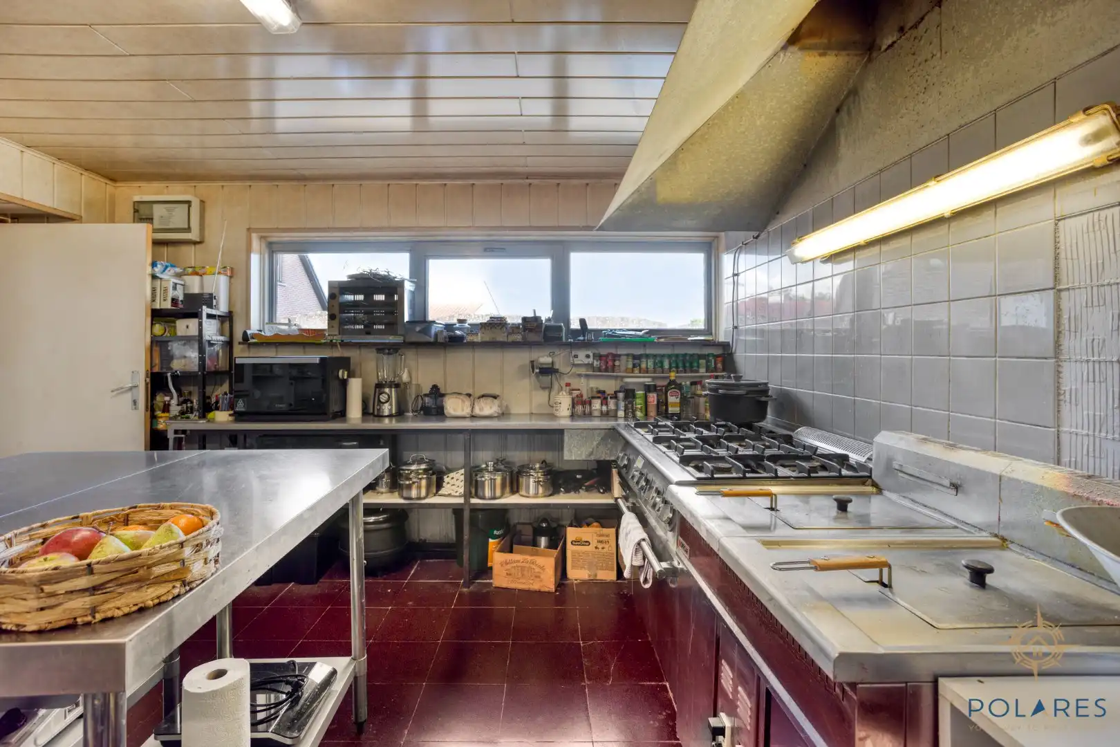 Goed gelegen taverne met woonst en grote parking foto 14