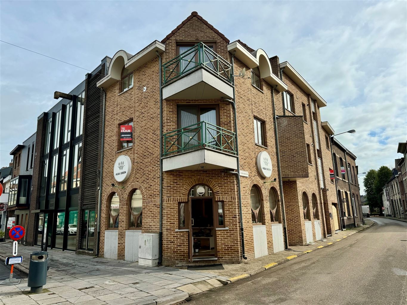 Zeer ruim, bemeubeld 2-slaapkamer gelegen op de eerste verdieping in het centrum van Maaseik, nabij de markt. foto 14