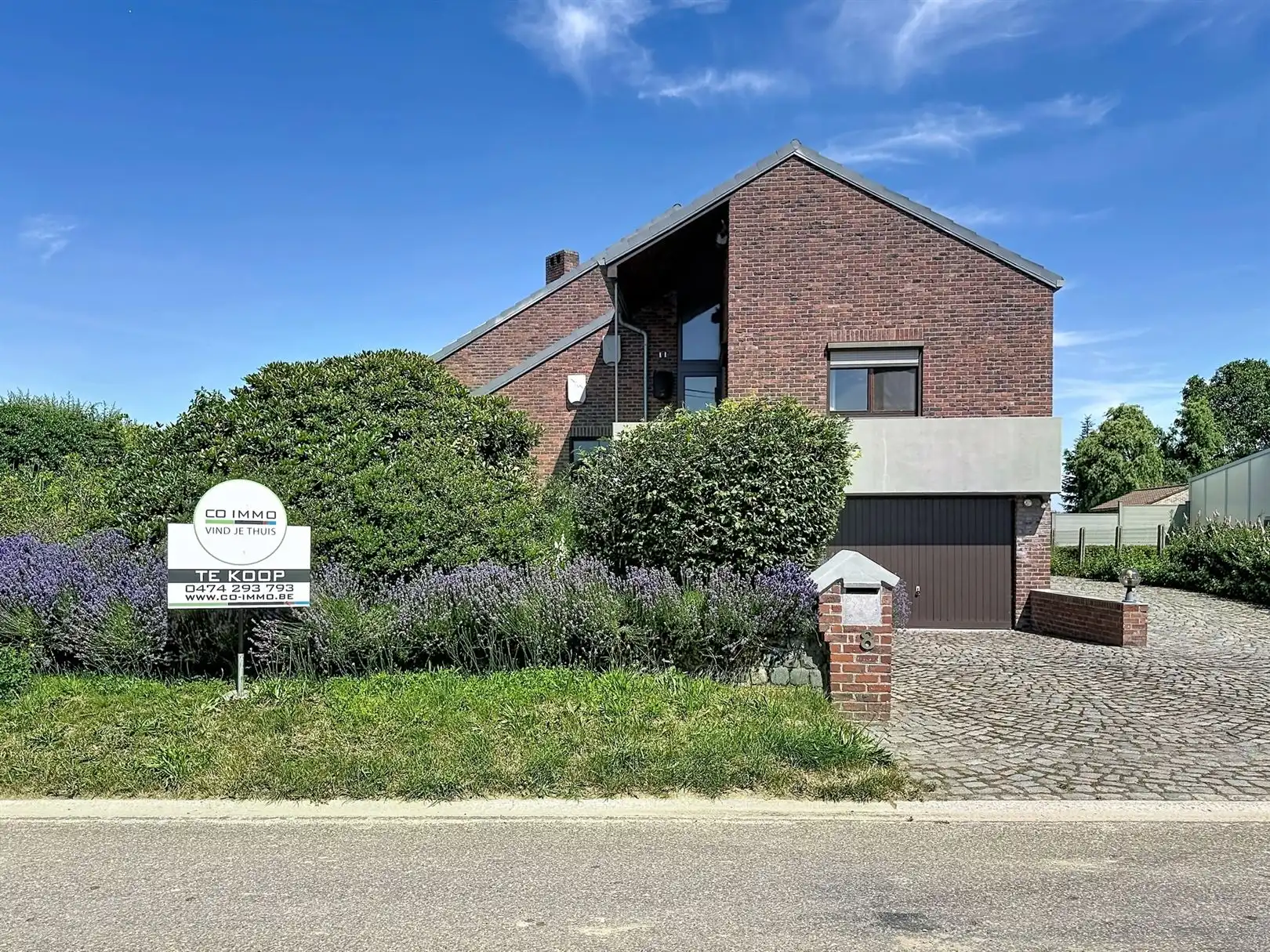 Ruime landelijke woning met 5 slpks, 19a 76ca foto {{pictureIndex}}