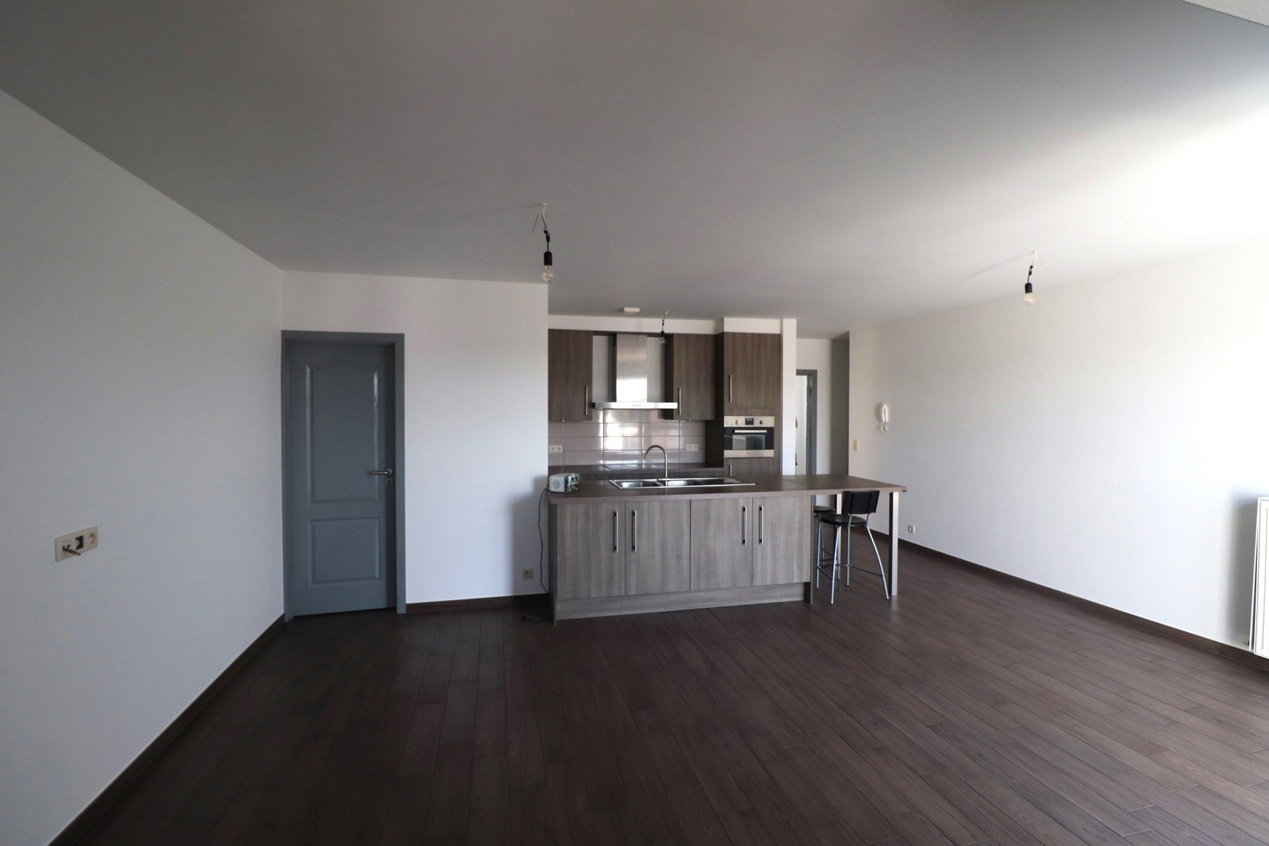 Een appartement op de derde verdieping links met 3 slaapkamers, terras en autostaanplaats. foto 4