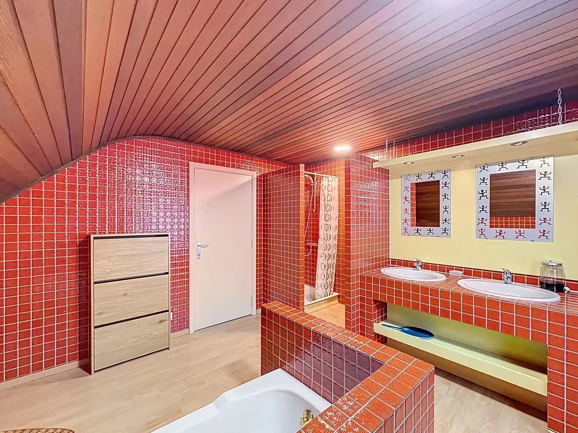 Op te frissen woning met 4 slaapkamers op een groot perceel. foto 31