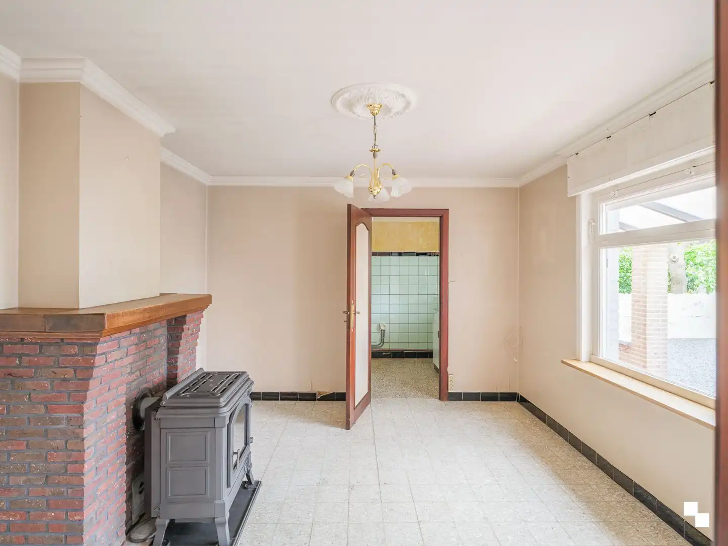 Ruime, te renoveren woning in het mooie Asper foto 8