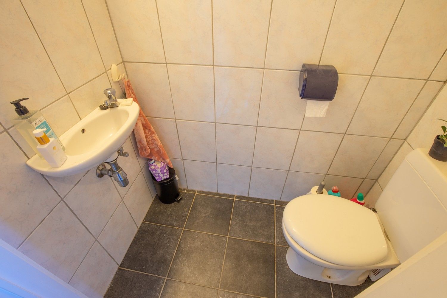 Lichtrijk gelijkvloers appartement met tuin, terras en autostaanplaats in hartje Rillaar foto 8