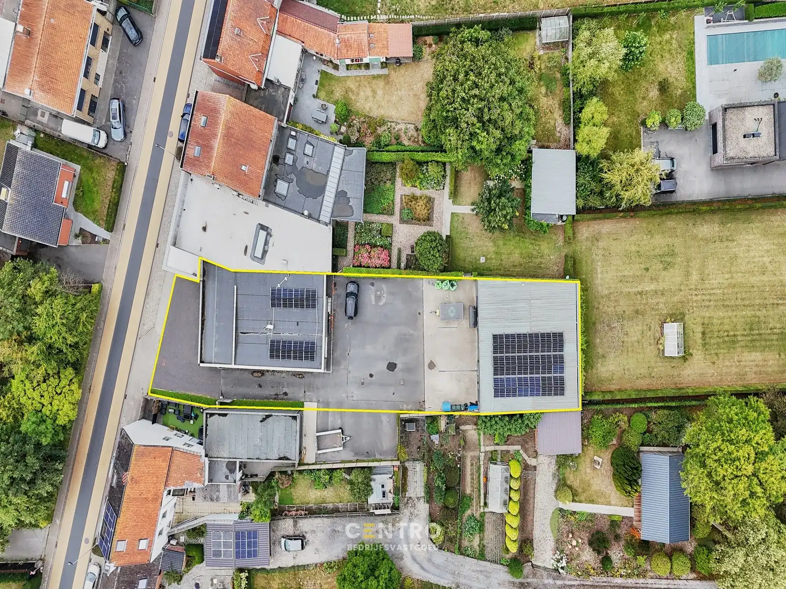 Magazijnen met kantoorgedeelte, garages én RUIM verhard buitenterrein, rustig gelegen in centrum Hooglede! foto 26