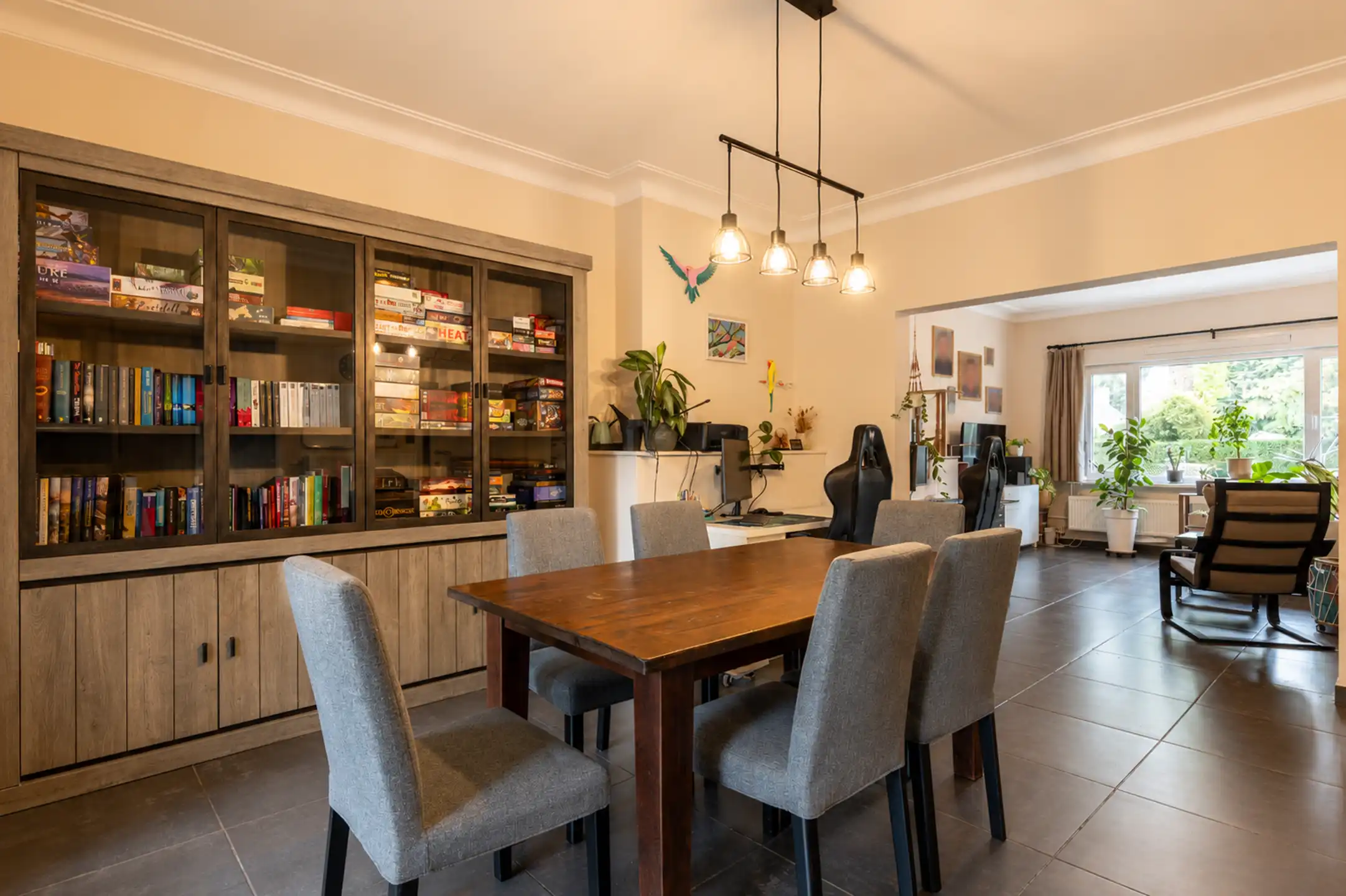Gelijkvloers app. van ca. 110 m² met 2 slpks en staanplaats foto 4