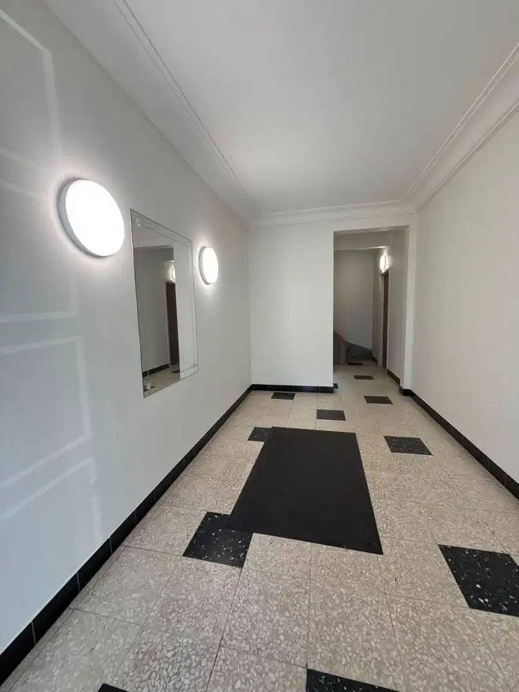 Mooi, gerenoveerd twee-slaapkamerappartement op het tweede verdiep foto 11