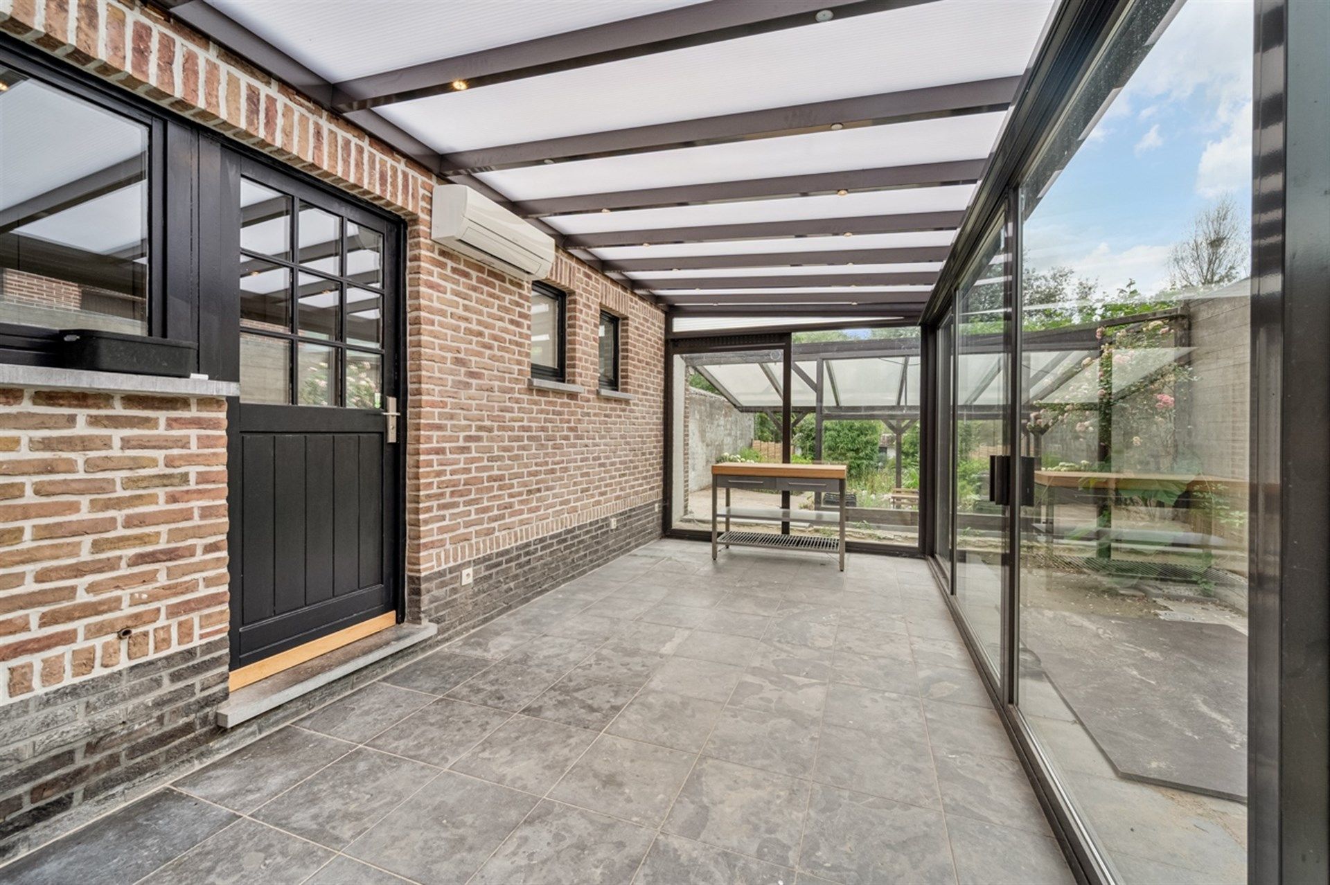 Charmante, gerenoveerde woning met bijgebouw, zuidgerichte tuin en uitstekende ligging foto 15