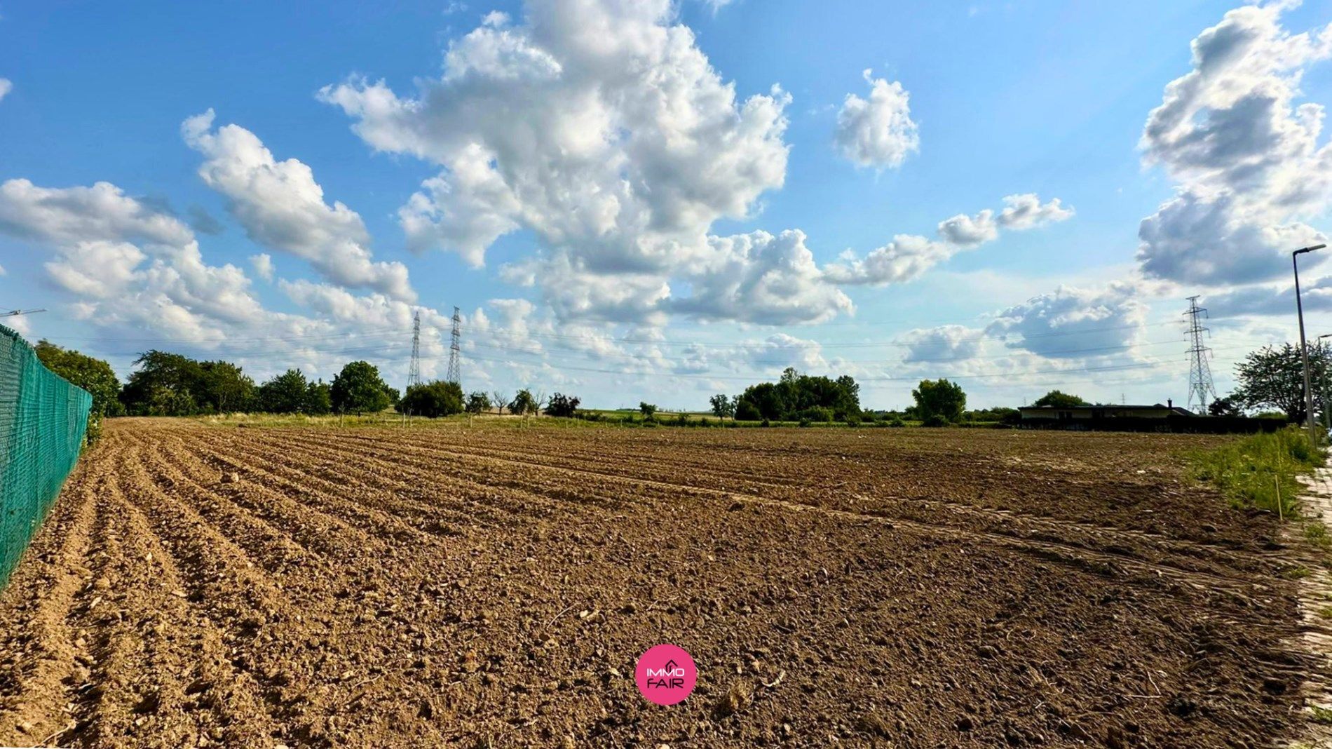 Bouwgrond van 881 m² voor halfopen bebouwing foto {{pictureIndex}}