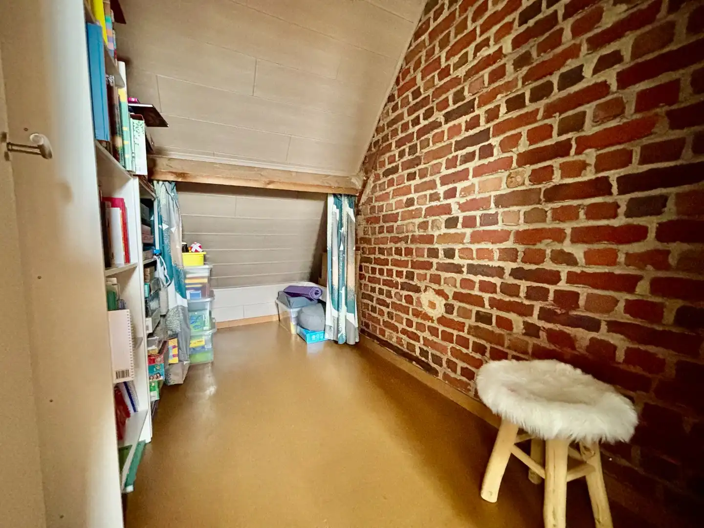 Instapklare halfopen bebouwing met veel ruimte, garage en zonnige tuin foto 17