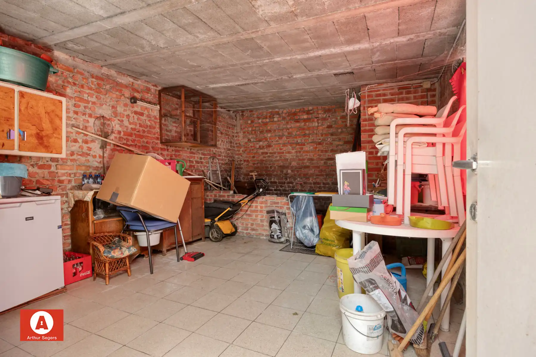 Solide te renoveren burgerwoning mét doorgang in Opstal foto 22