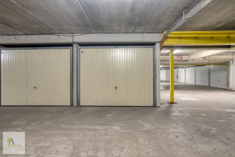 Garage 2039 - Zeedijk foto 2