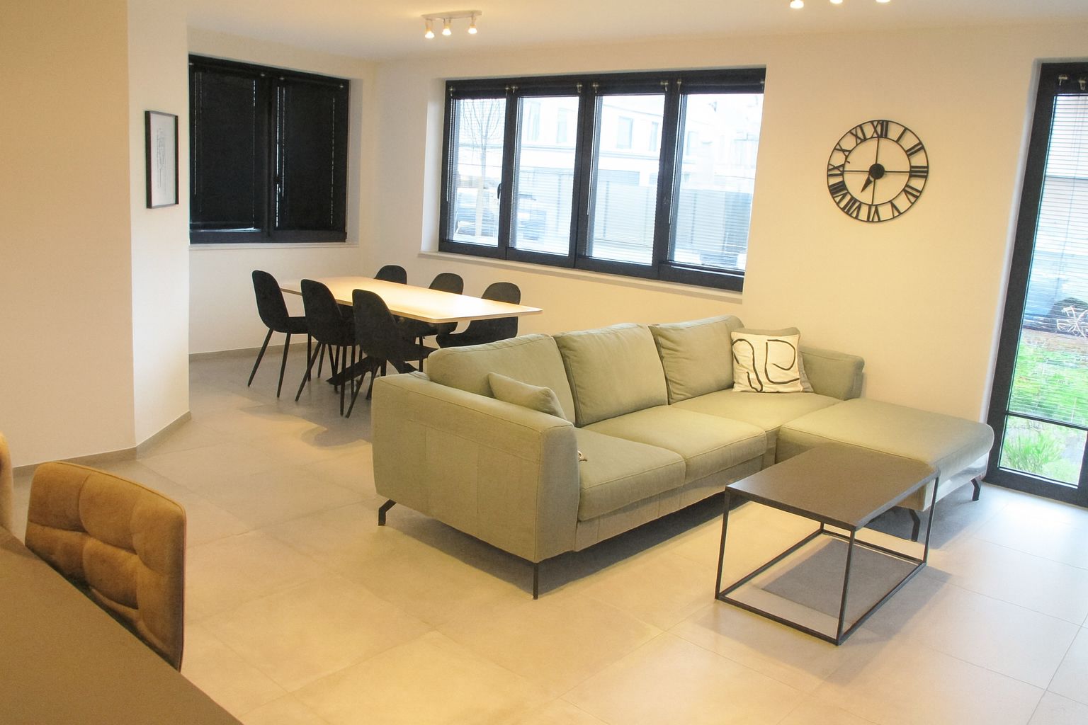 Prachtig nieuwbouw gelijkvloers op topligging foto {{pictureIndex}}