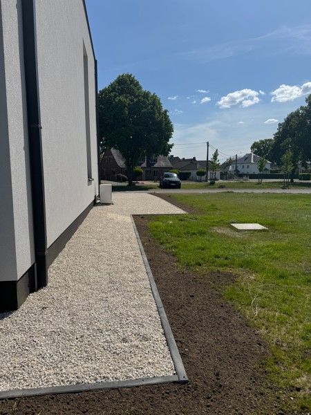 Halfopen nieuwbouw met tuin en terras. foto 3