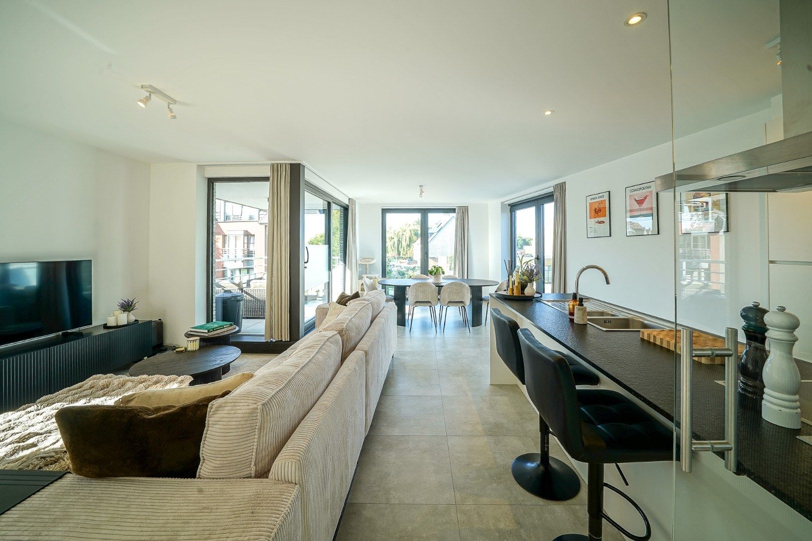 Prachtig nieuwbouwappartement te Oudenburg met 2 slaapkamers + autostaanplaats. foto 3