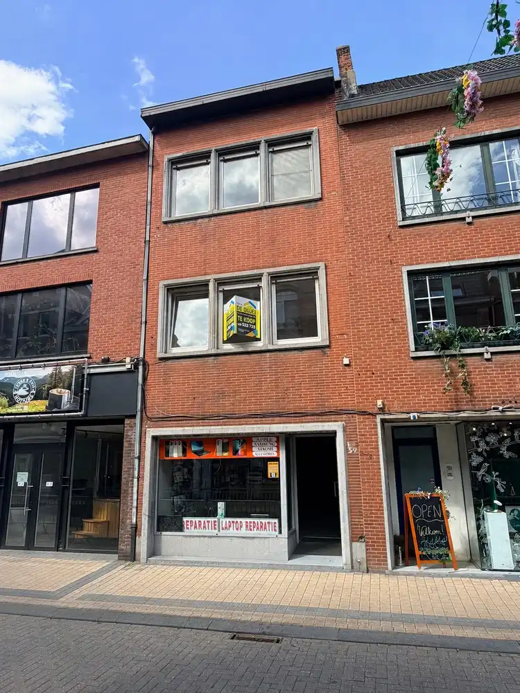 Veelzijdig handelshuis met woongelegenheid in Aarschot foto {{pictureIndex}}