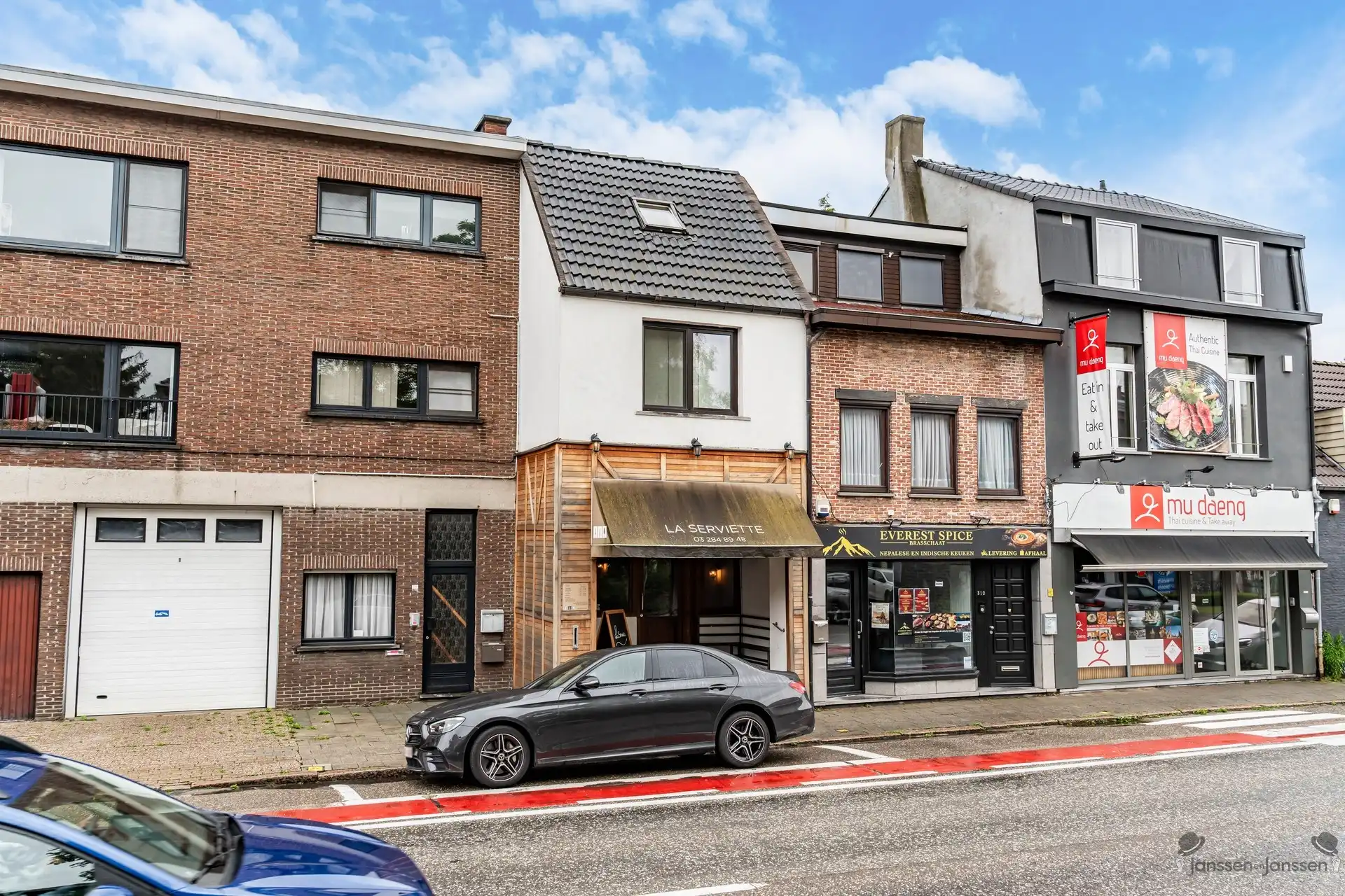Opbrengsteigendom met ruim duplexappartement (144m²) en handelsgelijkvloers foto 3