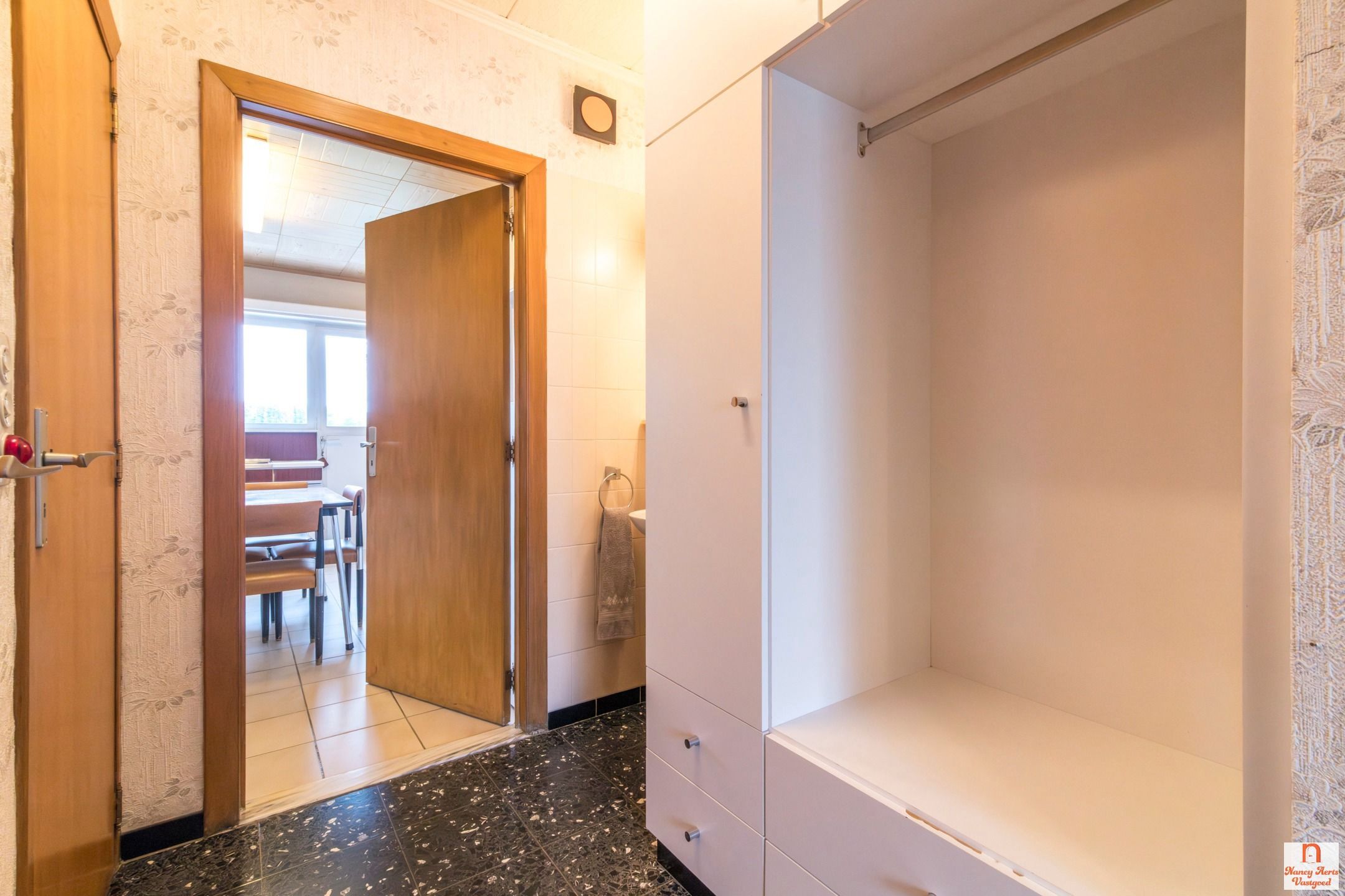 Split-level woning met grote tuin en vrij uitzicht foto 45