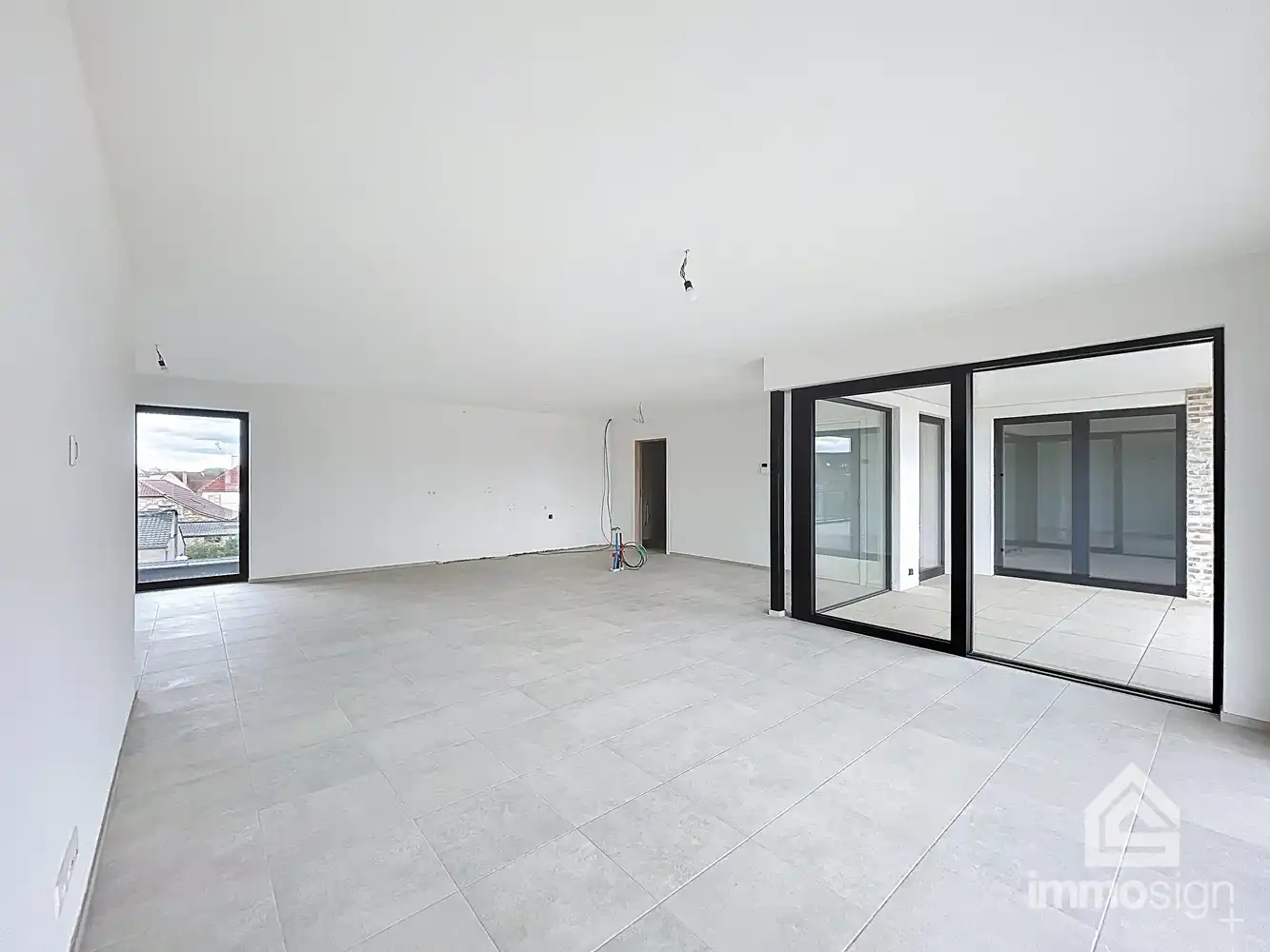 Instapklaar penthouse met 2 slaapkamers, ruim terras, 2 parkeerplaatsen en berging te Kinrooi foto 5