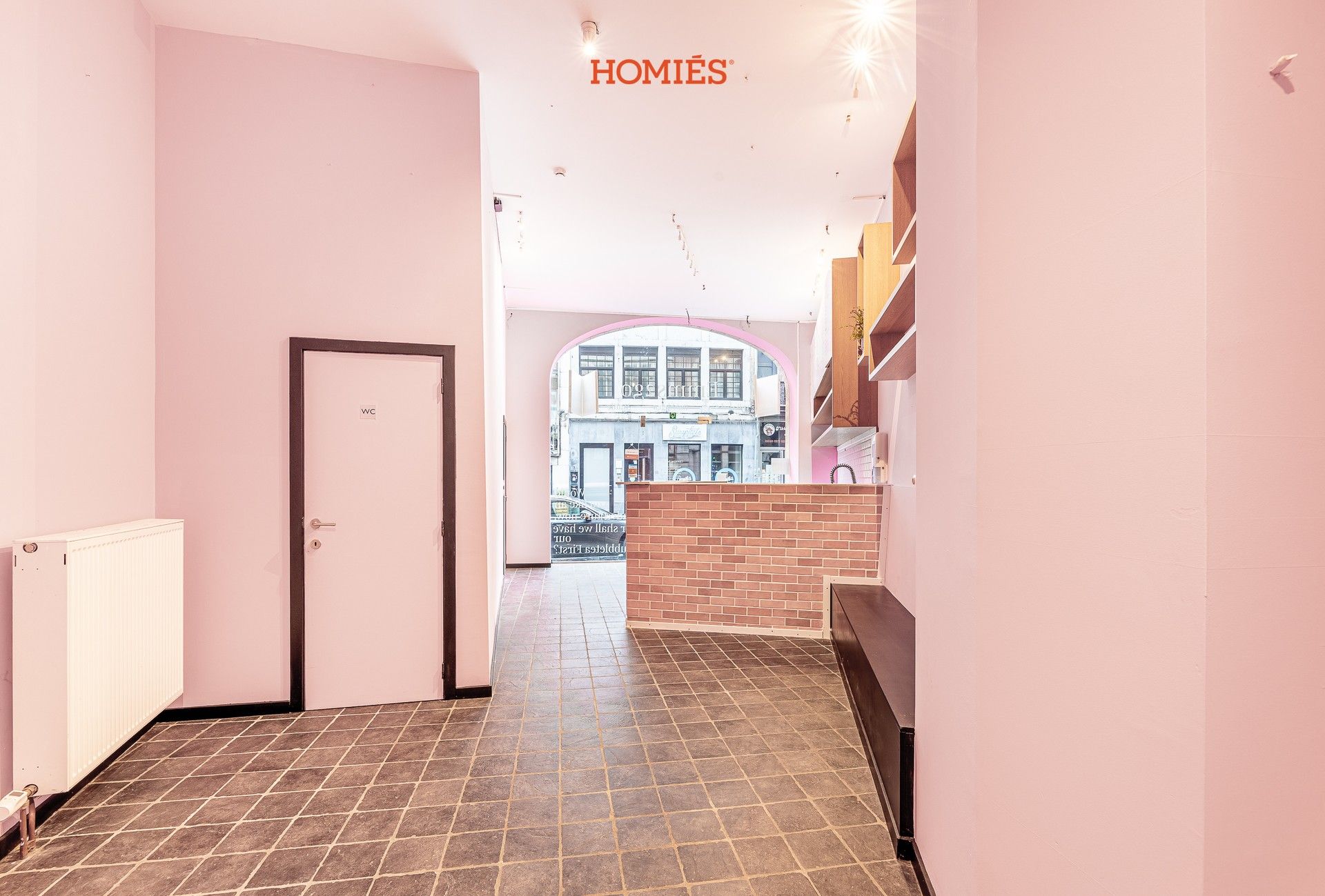 Commercieel gelijkvloers op strategische locatie foto 2