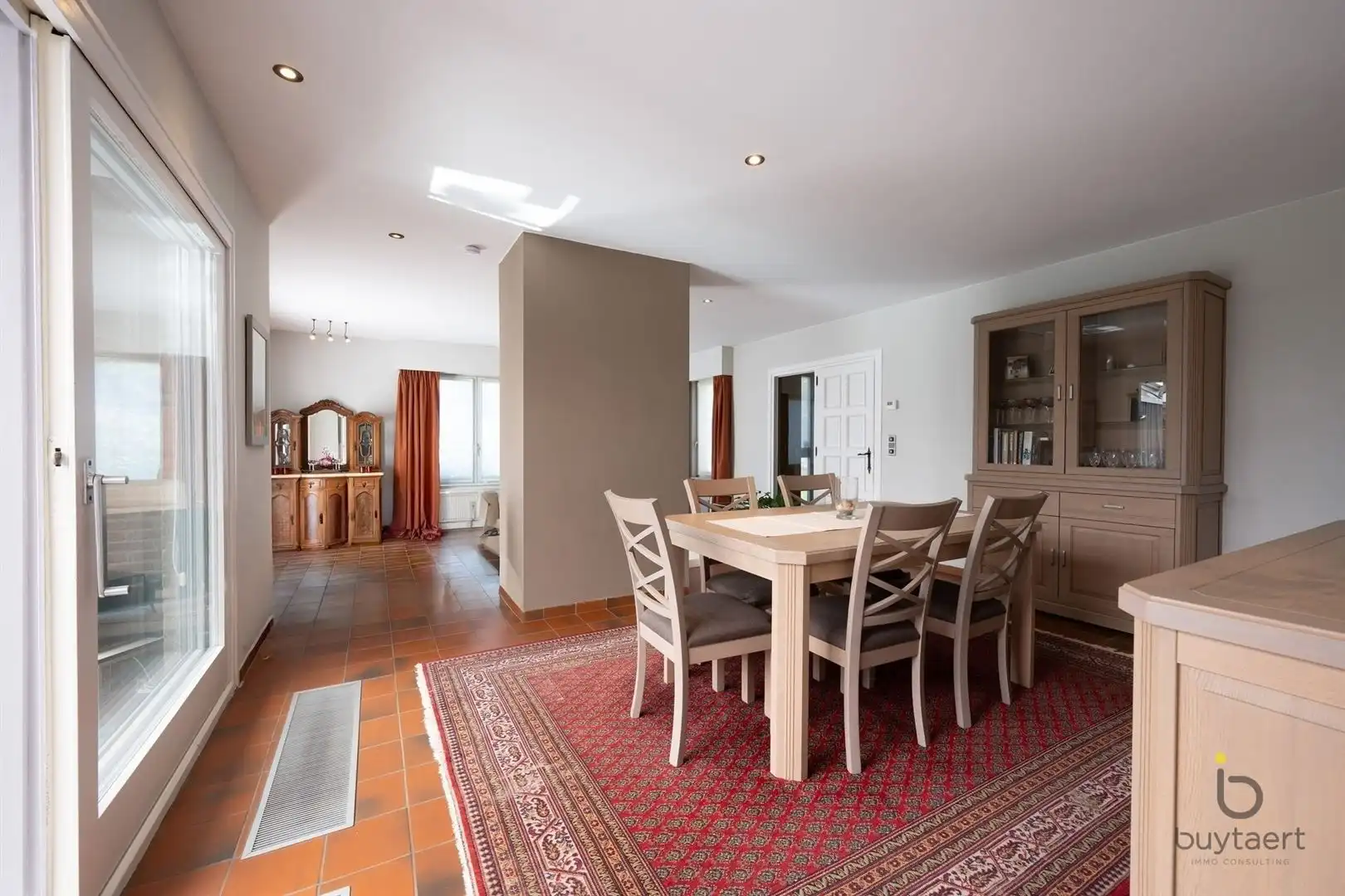 Aangenaam GELIJKVLOERS landhuis in een fijne en groene omgeving! foto 11