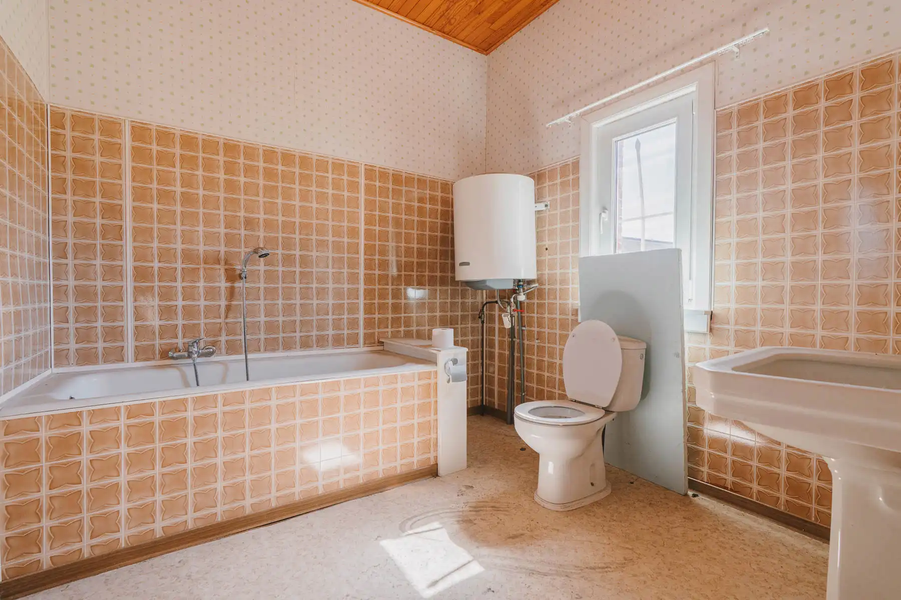 Karaktervolle, te renoveren woning met tal van mogelijkheden foto 11