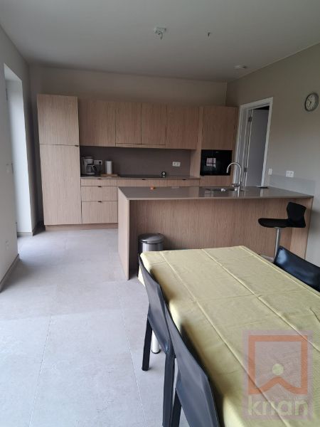 BEMEUBELDE woning met 3 slaapkamers, tuin en carport. foto 16