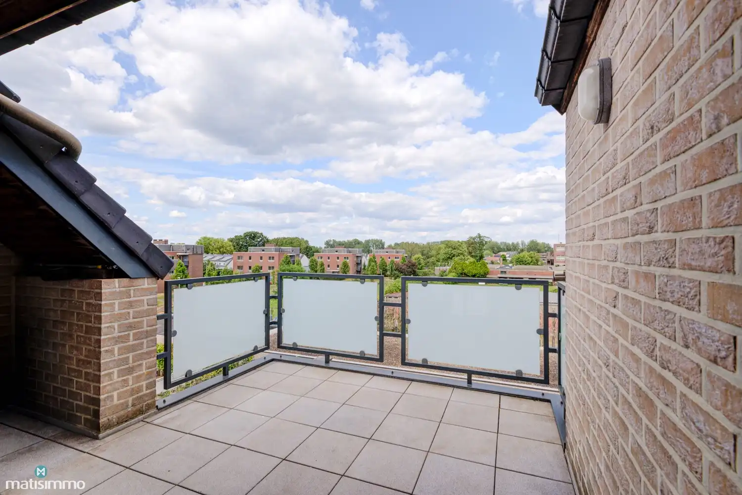 DUPLEXAPPARTEMENT MET 2 SLAAPKAMERS, 2 TERRASSEN EN GARAGEBOX AAN HET CENTRUM VAN BILZEN foto 7