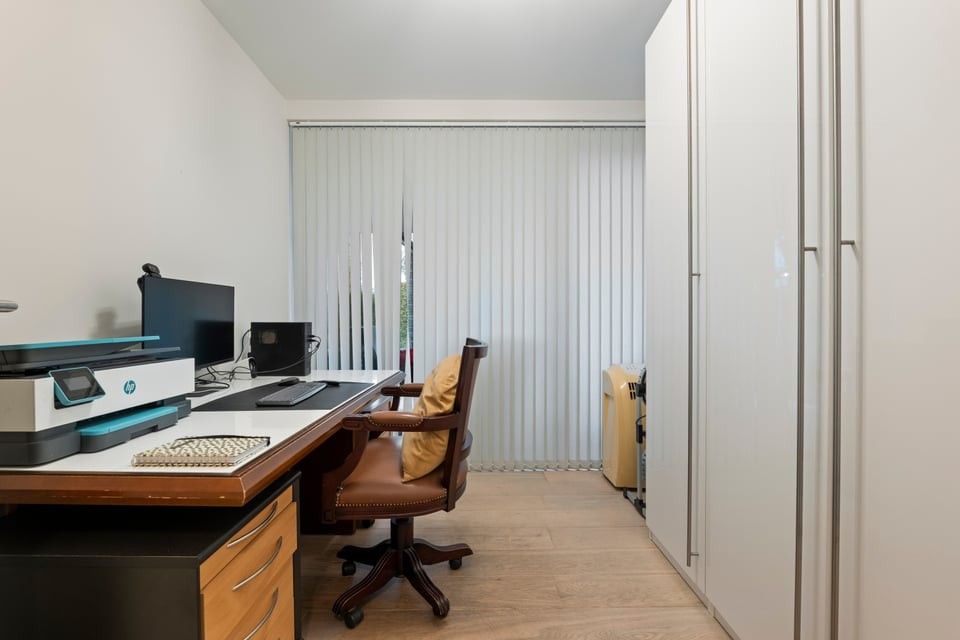 MODERN GELIJKVLOERS APPARTEMENT MET TERRAS EN STAANPLAATS IN SINT-TRUIDEN foto 23