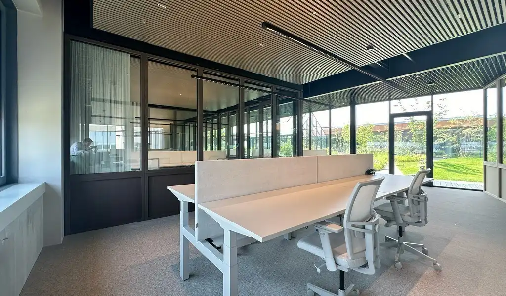 Prachtig gemeubelde kantoren met dienstverlening In The Yard in Drongen foto 5