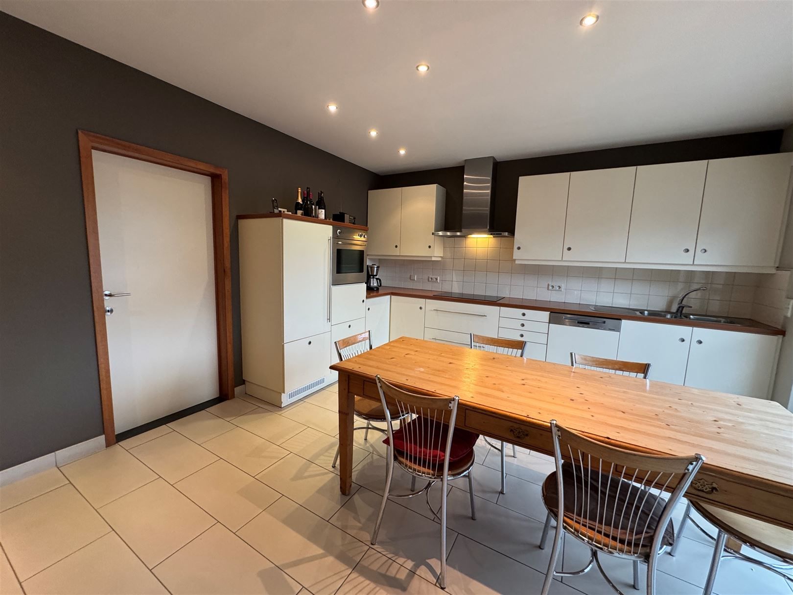 Uniek kantoorgebouw met duplex appartement te koop foto 16